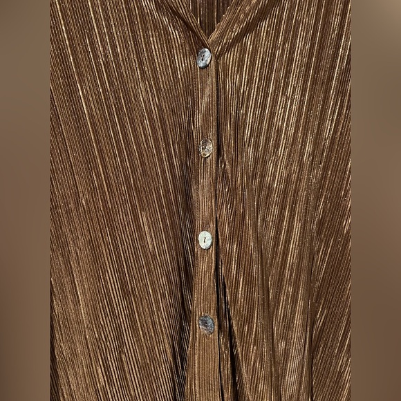 Show me your Mumu everywhere button down size M - Picture 3 of 8